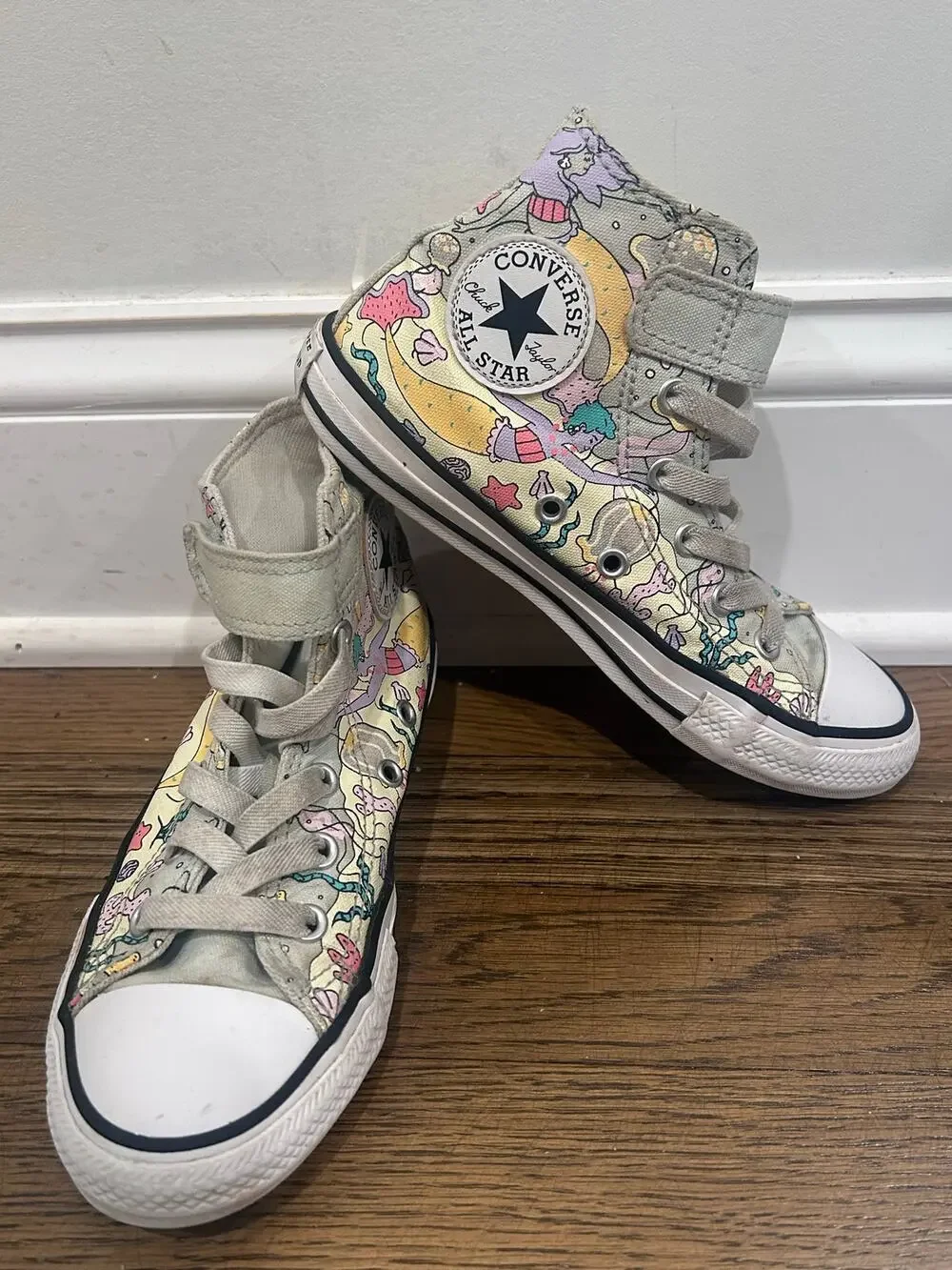 Converse Chuck Taylor Majestic Mermaids Hi-Top Sneaker Girl Sz 1 Back to School